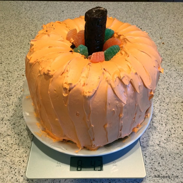 cm-pumpkin-cake-on-scale-fotor