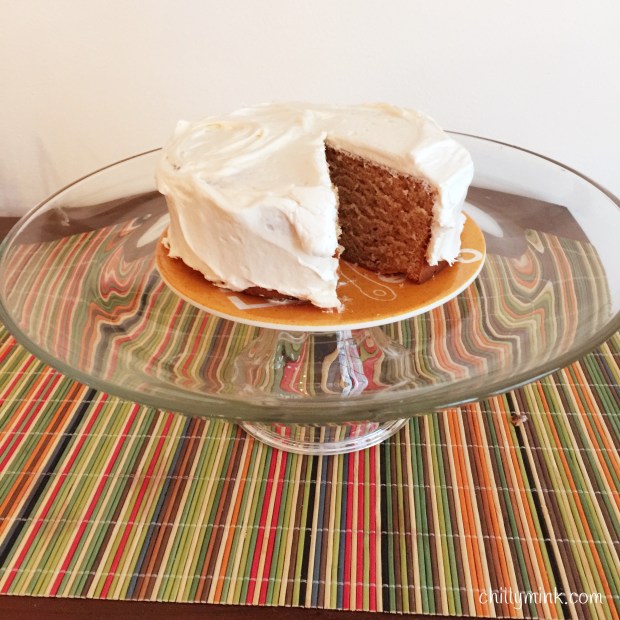 cm-banana-cake-cut-on-cake-dish-fotor